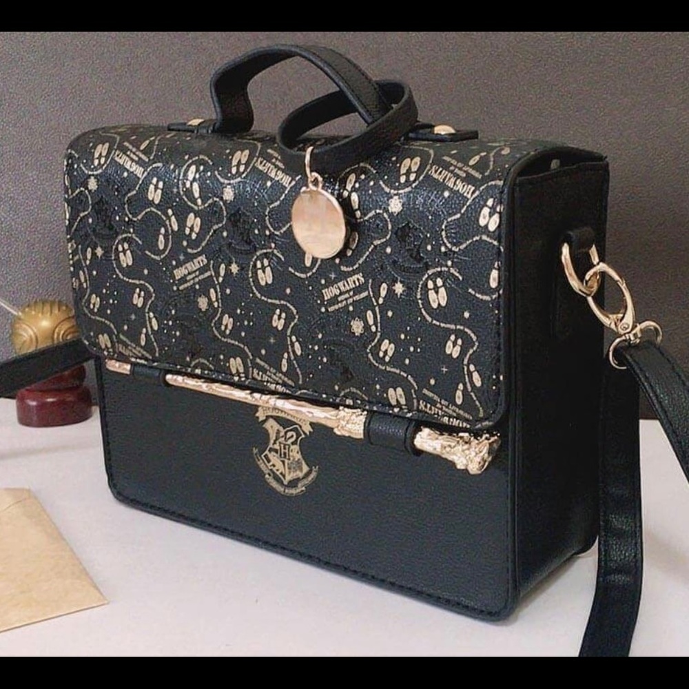 Harry Potter Hogwarts crossbody wand bag